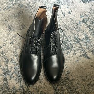 Banana Republic lace up men’s boots